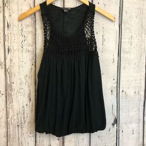 Forever 21 Black Sleeveless scoop neck crochet overlay elastic bottom size small